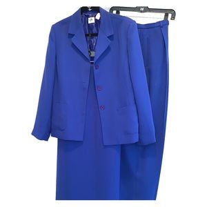 Women’s 3-piece suit
